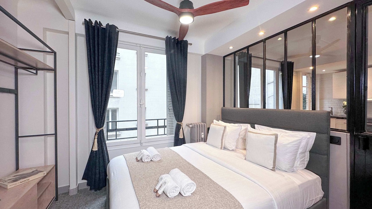 Photo of Bedroom in 8th Arrondissement