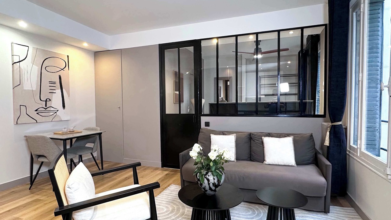 Photo of Bedroom in 8th Arrondissement