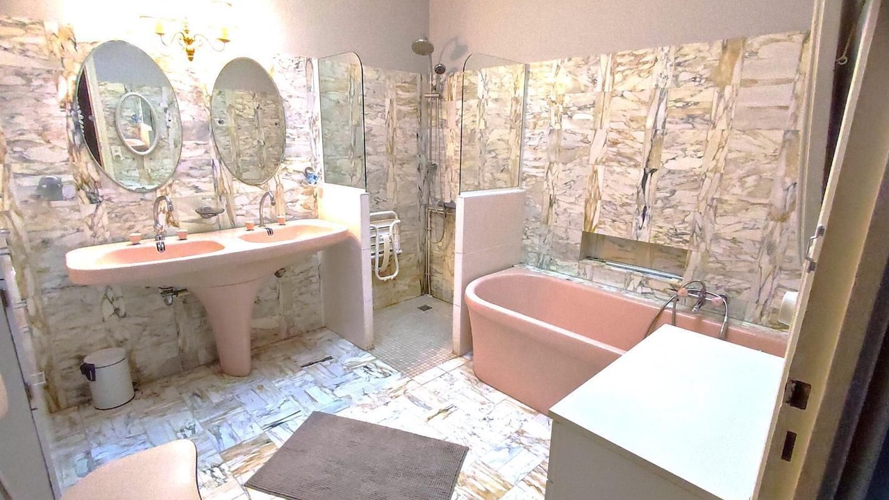 Photo of Bathroom in Charleville-Mezieres