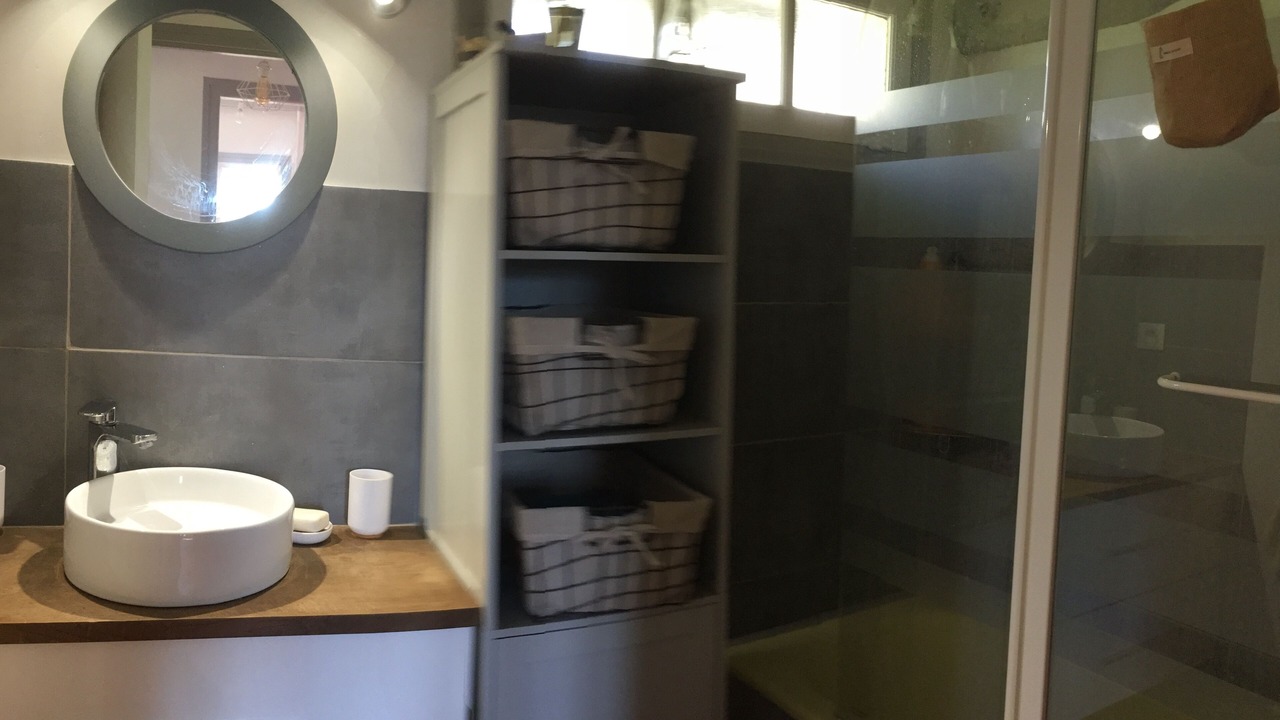 Photo of Bathroom in Saint-Georges-du-Vievre