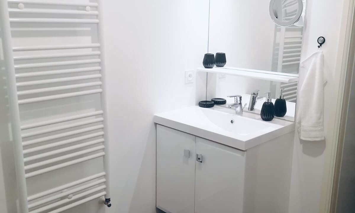 Photo of Bathroom in Villeneuve-Saint-Denis