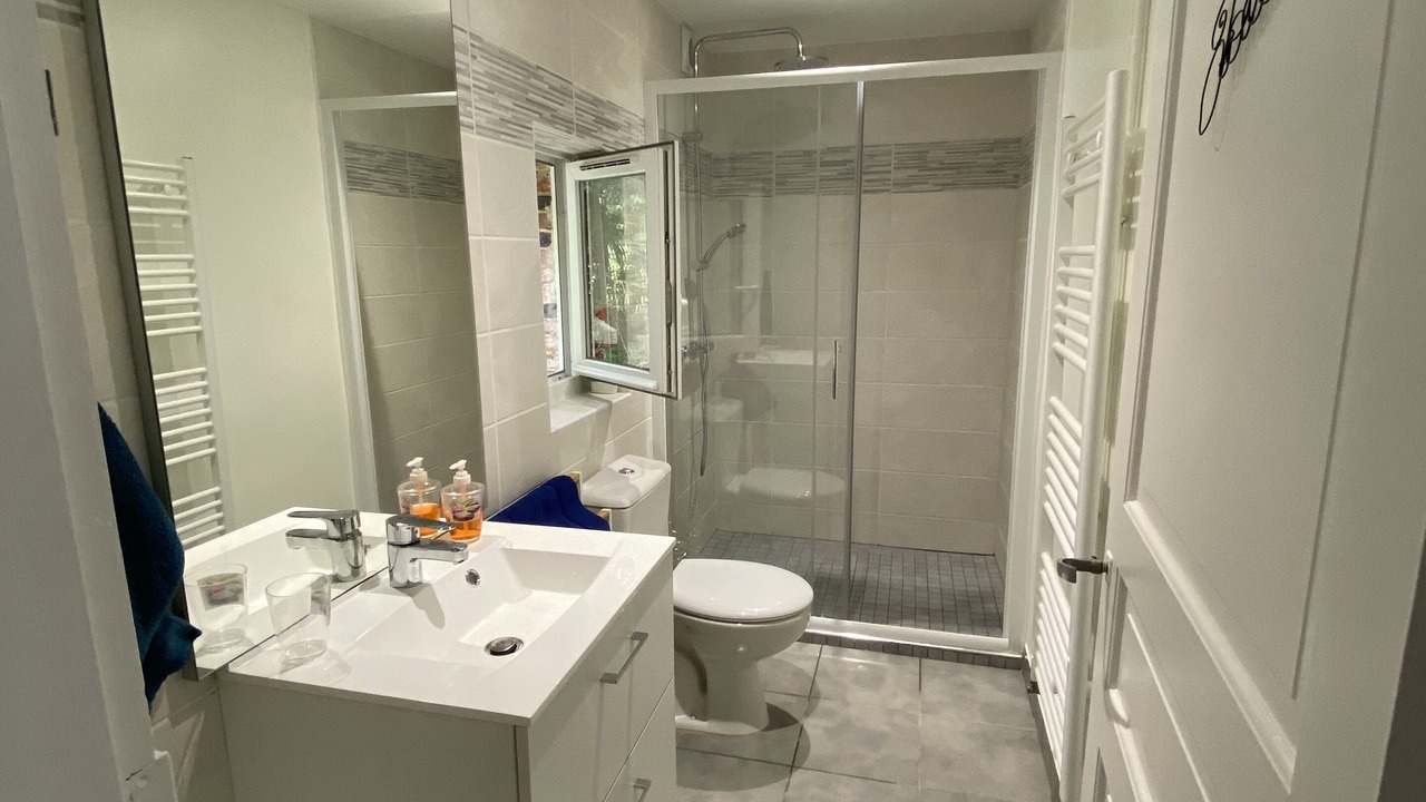 Photo of Bathroom in Irai