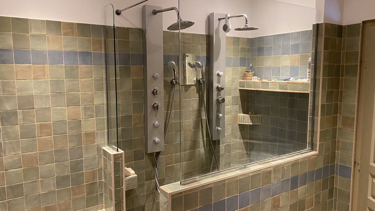 Photo of Bathroom in Buc
