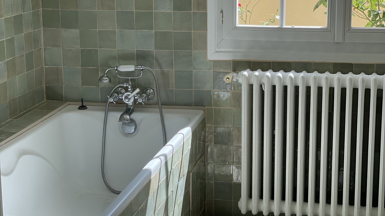 Photo of Bathroom in Buc
