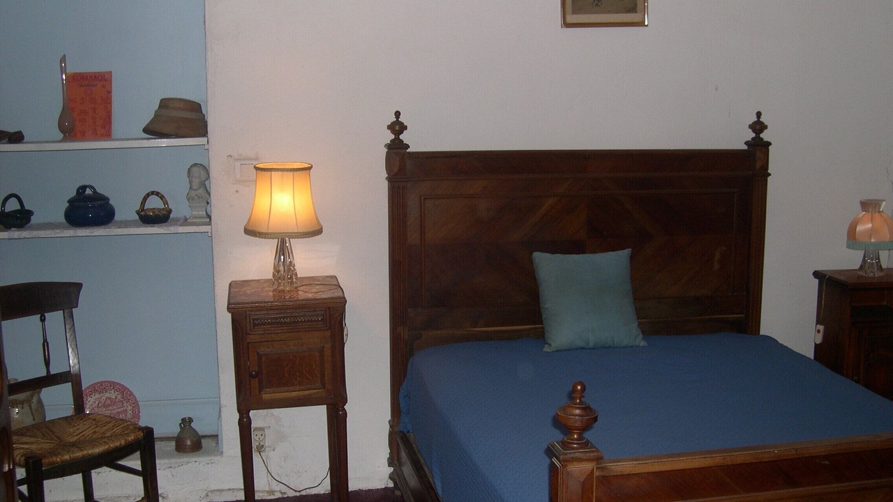 Photo of Bedroom in Larochemillay