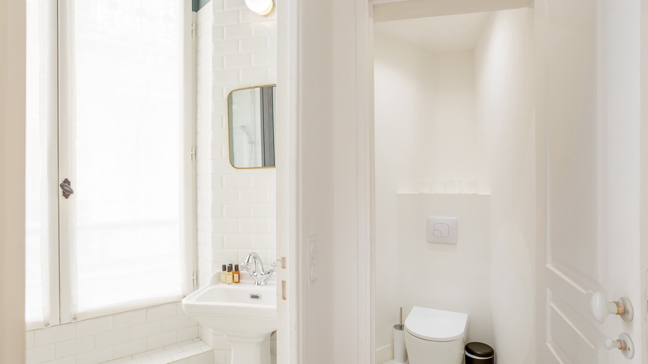Photo of Bathroom in 2nd Arrondissement