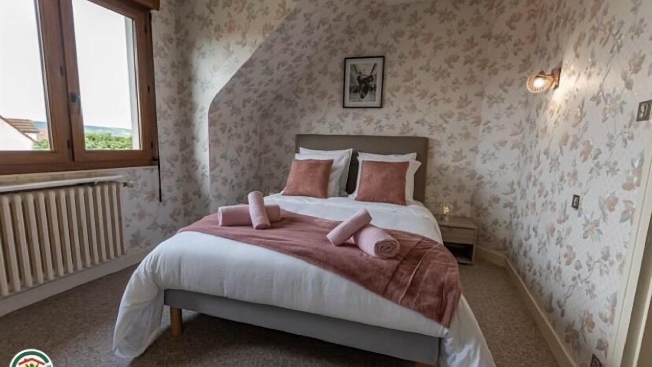 Photo of Bedroom in Oeuilly