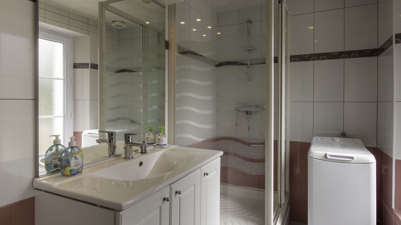 Photo of Bathroom in Saint-Pierre-en-Port