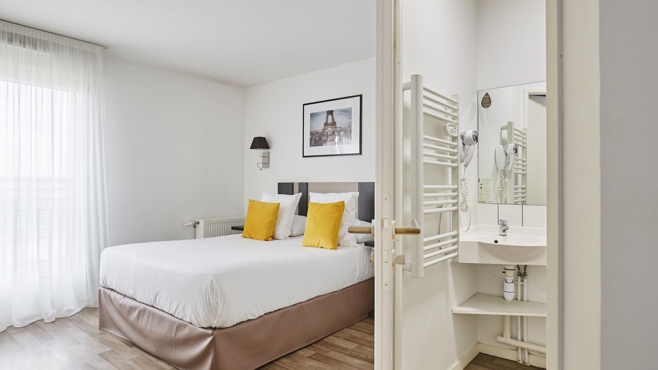 Photo of Bedroom in Levallois-Perret