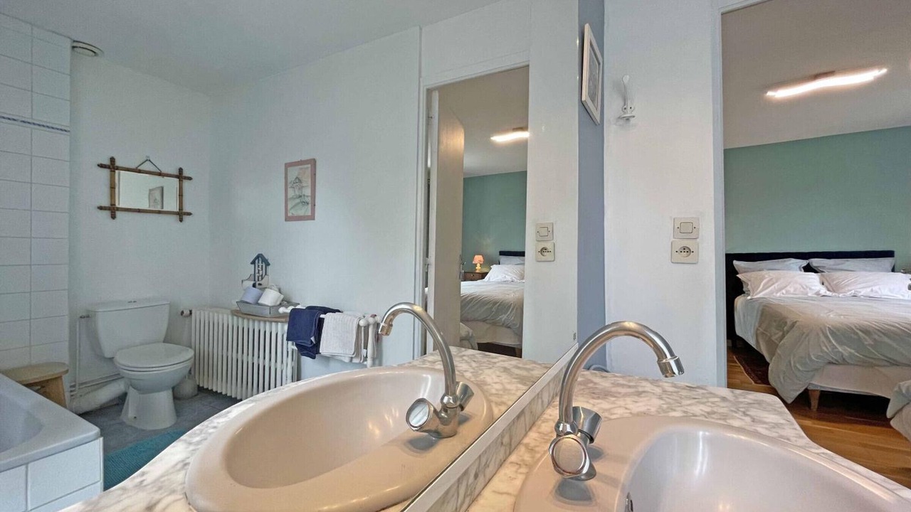 Photo of Bathroom in Sarceaux