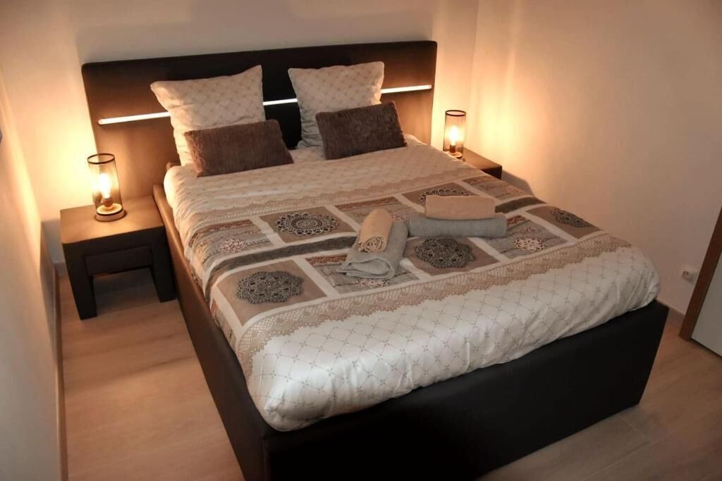 Photo of Bedroom in Lens