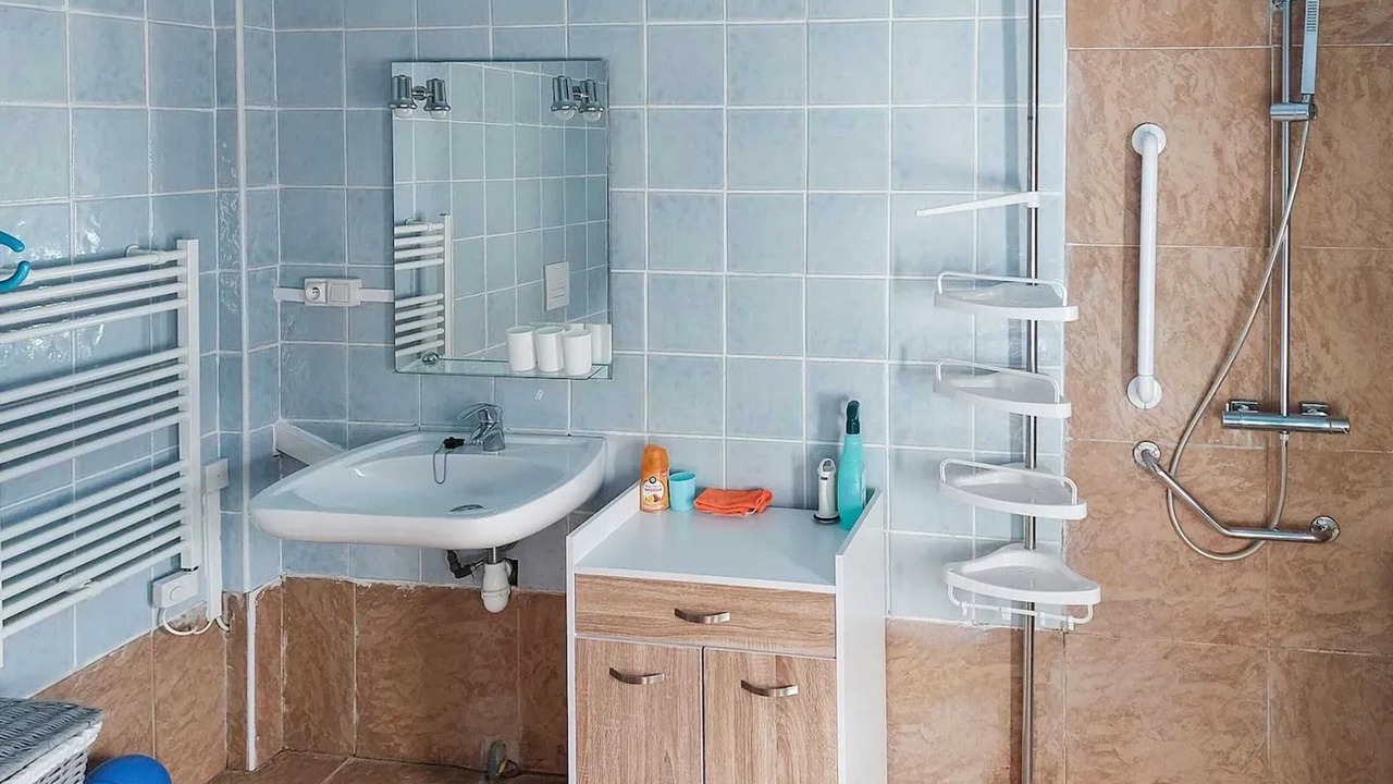 Photo of Bathroom in Longvilliers