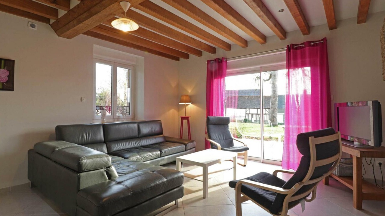 Photo of Livingroom in Saint-Denis-de-Villenette