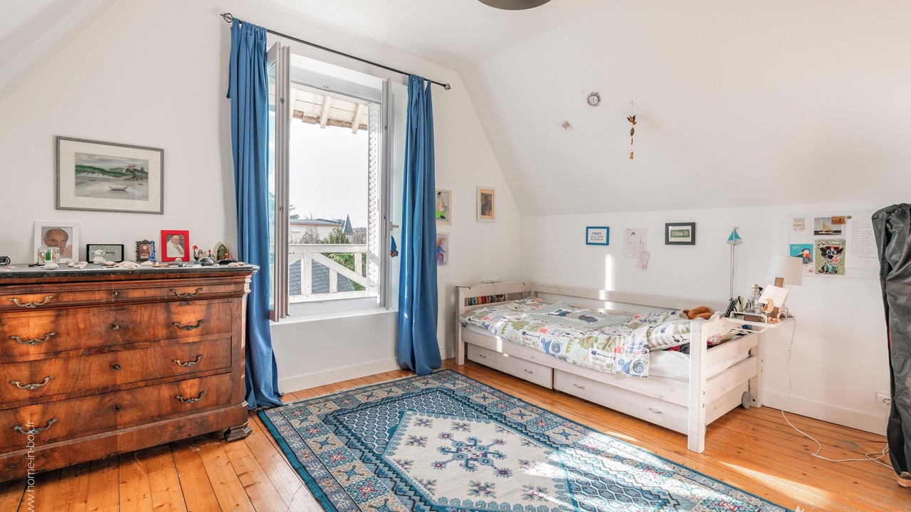Photo of Bedroom in Eaubonne