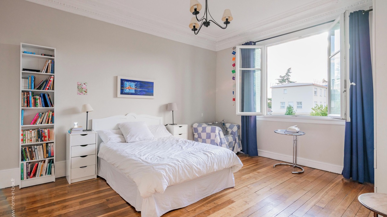 Photo of Bedroom in Eaubonne