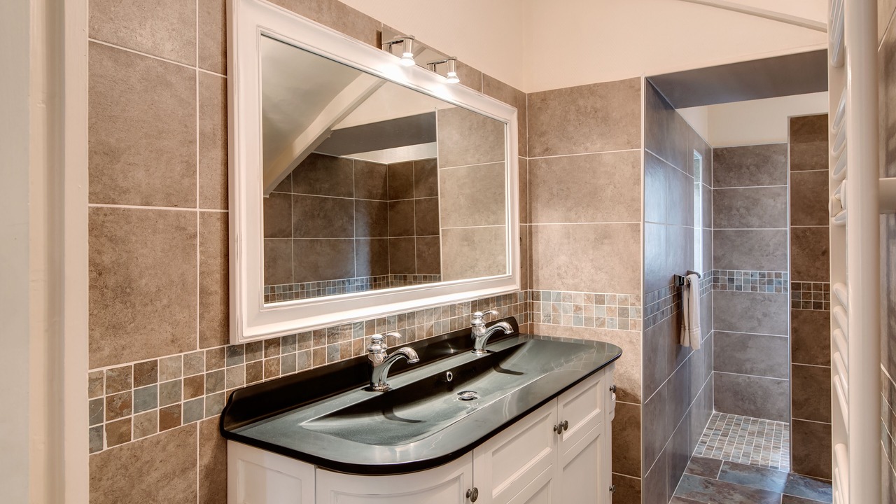Photo of Bathroom in Romenay