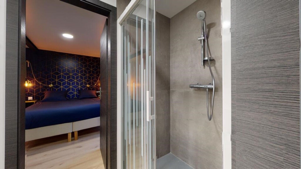 Photo of Bathroom in Crancot