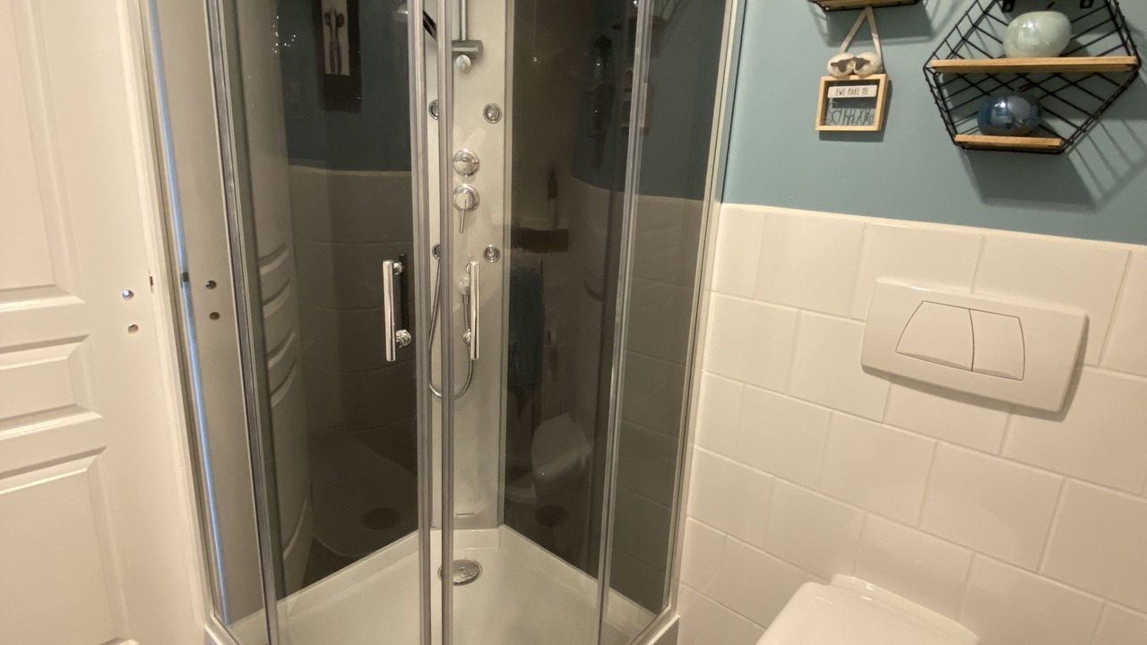 Photo of Bathroom in (le) Mesnil Hue