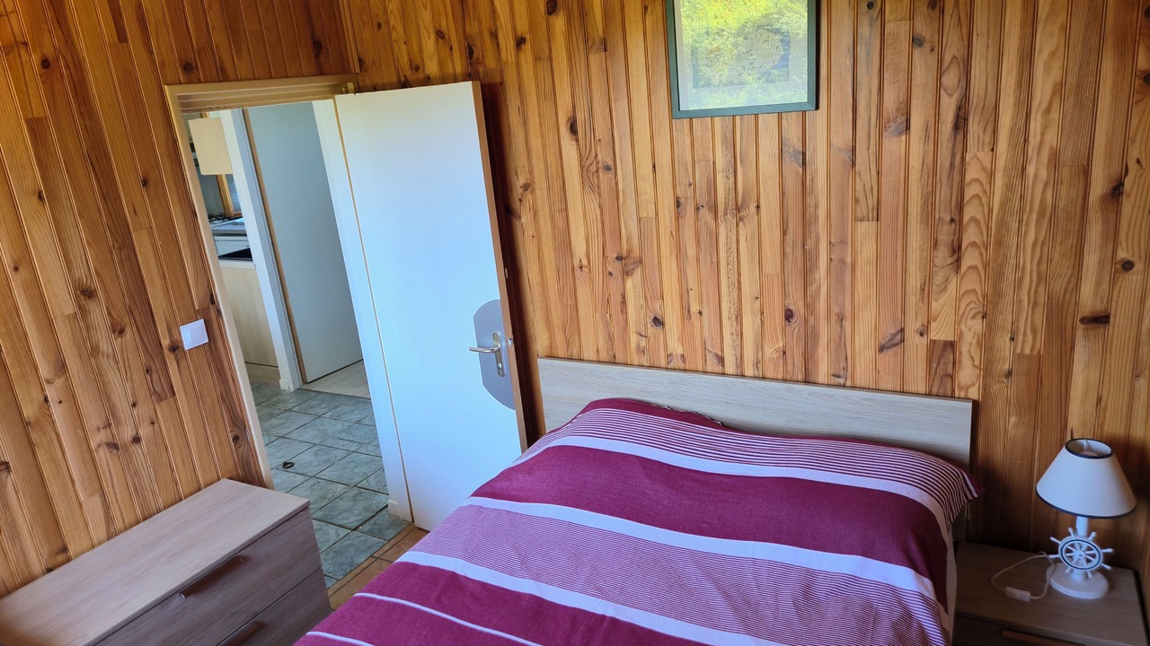 Photo of Bedroom in Flayat
