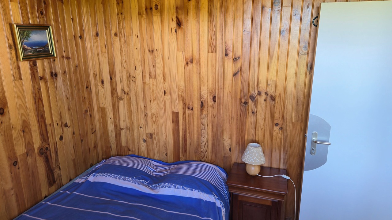 Photo of Bedroom in Flayat