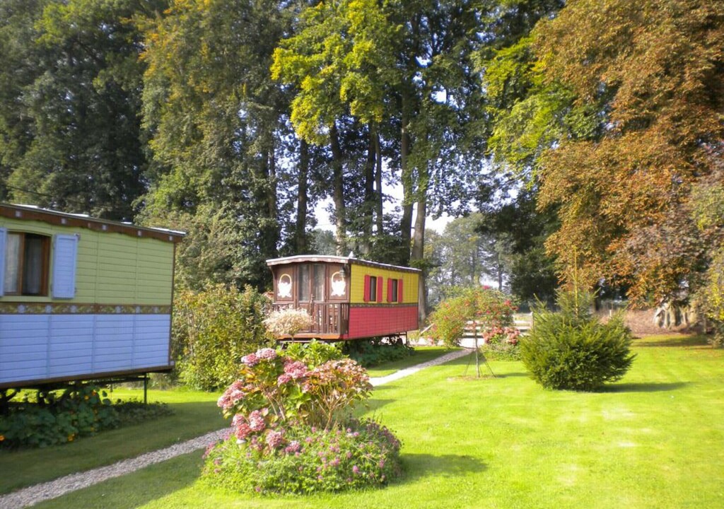 Photo of Buildings in Houdetot