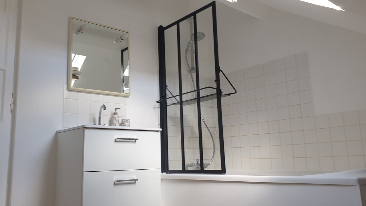 Photo of Bathroom in Anatole France Danton