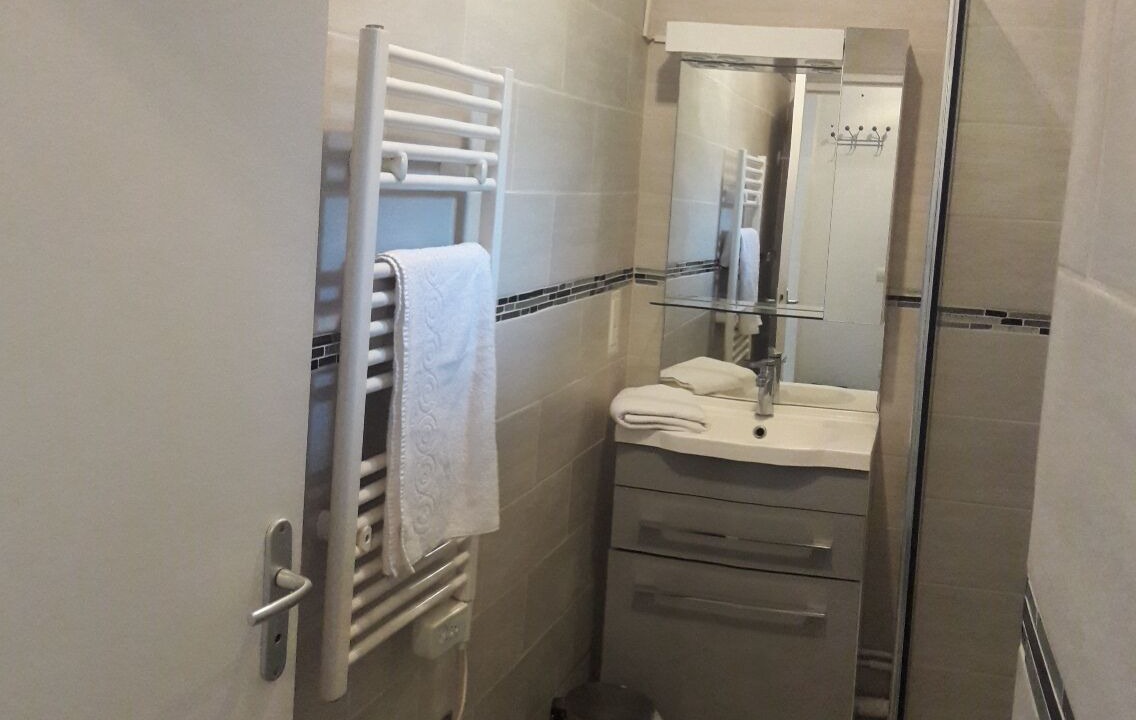 Photo of Bathroom in Equemauville