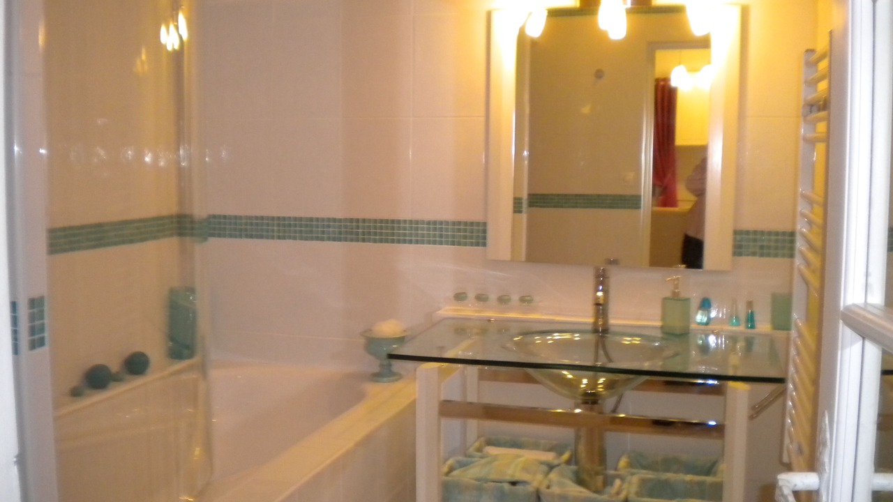 Photo of Bathroom in Sainte-Genevieve-les-Gasny