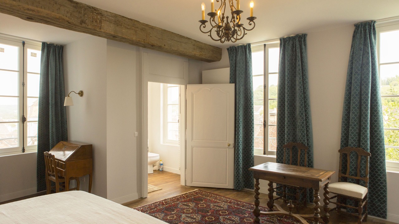 Photo of Bedroom in Tonnerre