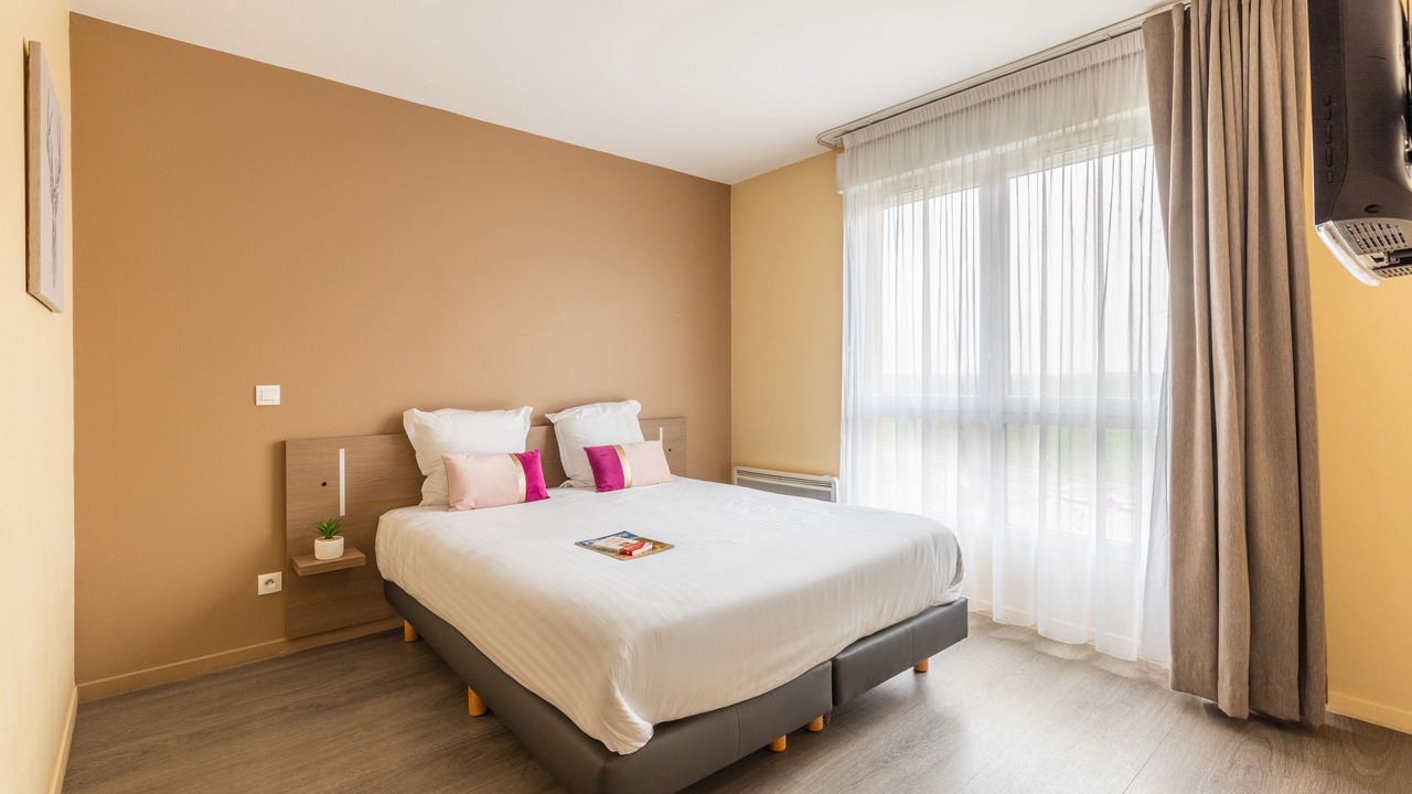 Photo of Bedroom in Magny-les-Hameaux