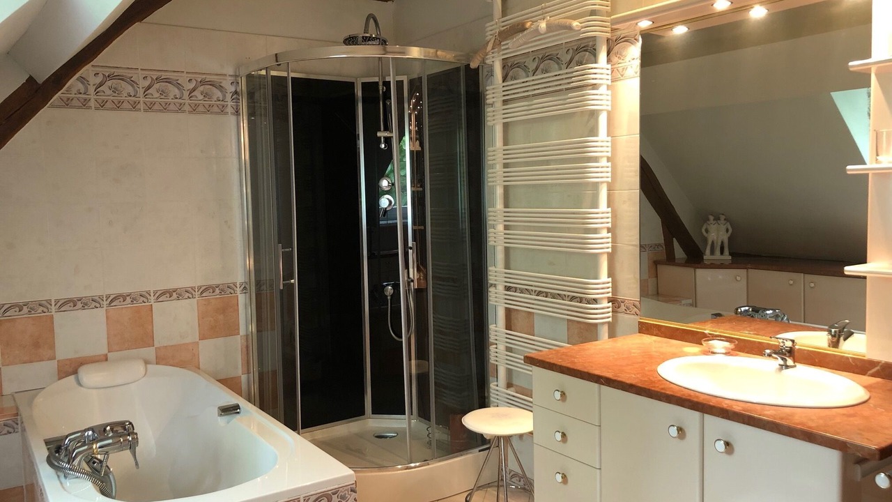 Photo of Bathroom in Cauge