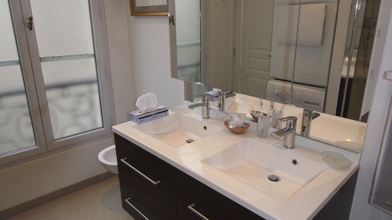 Photo of Bathroom in Saint-Merri