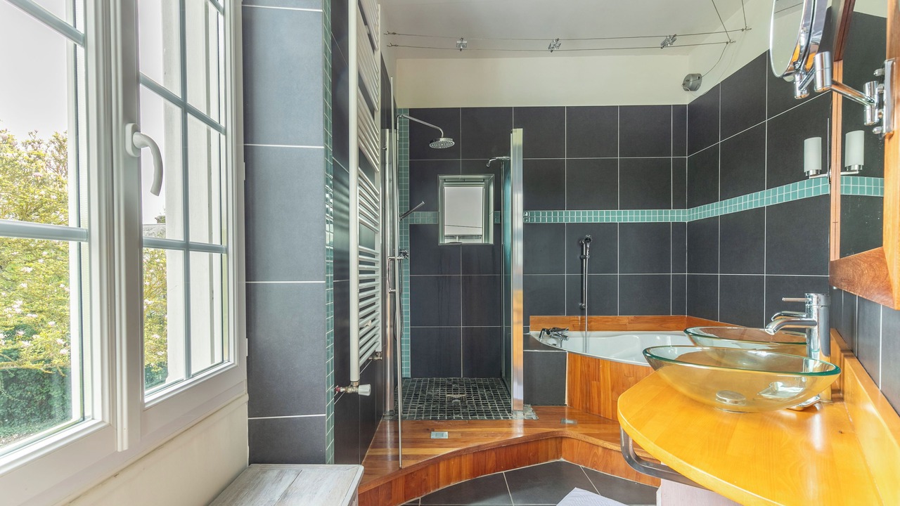 Photo of Bathroom in Neuville-aux-Bois