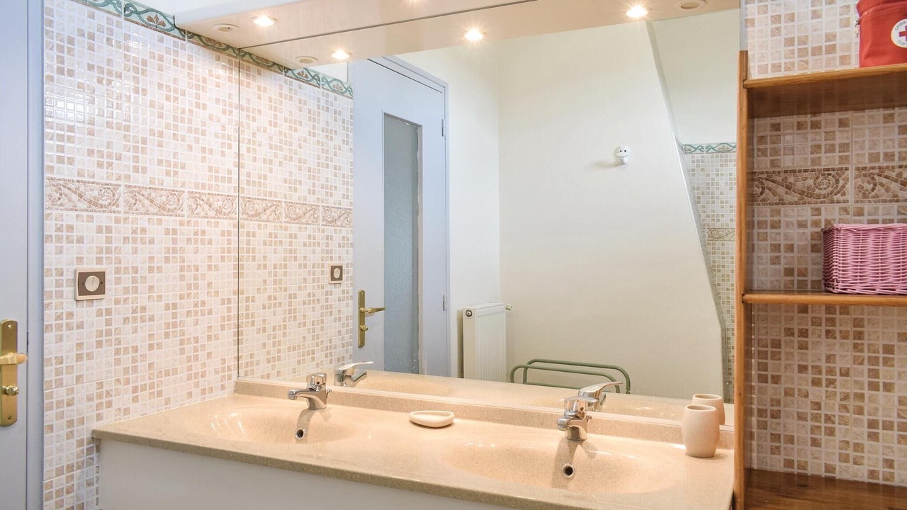 Photo of Bathroom in Sahurs