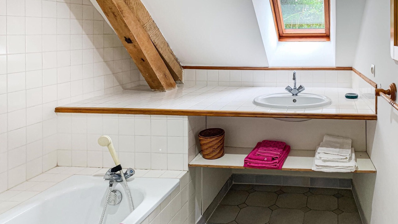 Photo of Bathroom in Luche-Pringe
