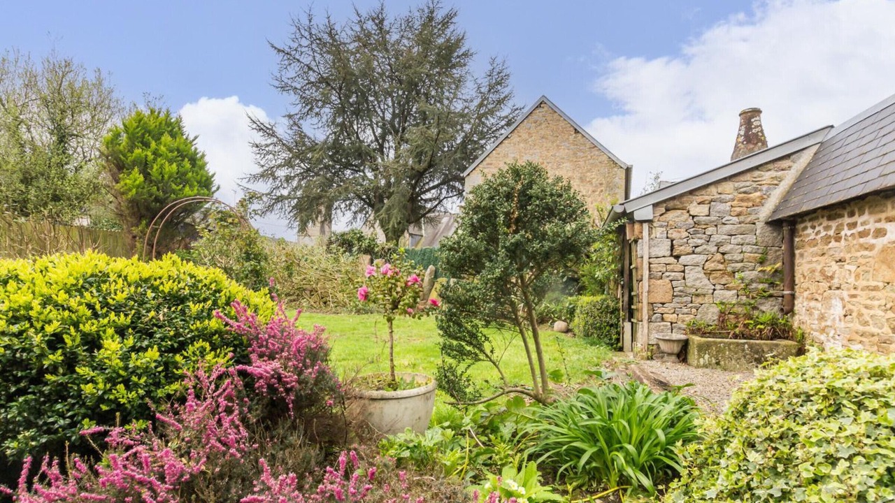 Photo of Outdoor in Coulouvray-Boisbenatre