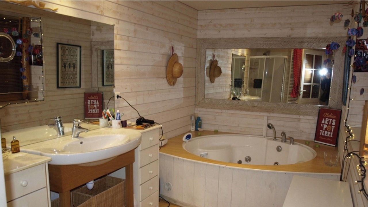 Photo of Bathroom in Montlucon