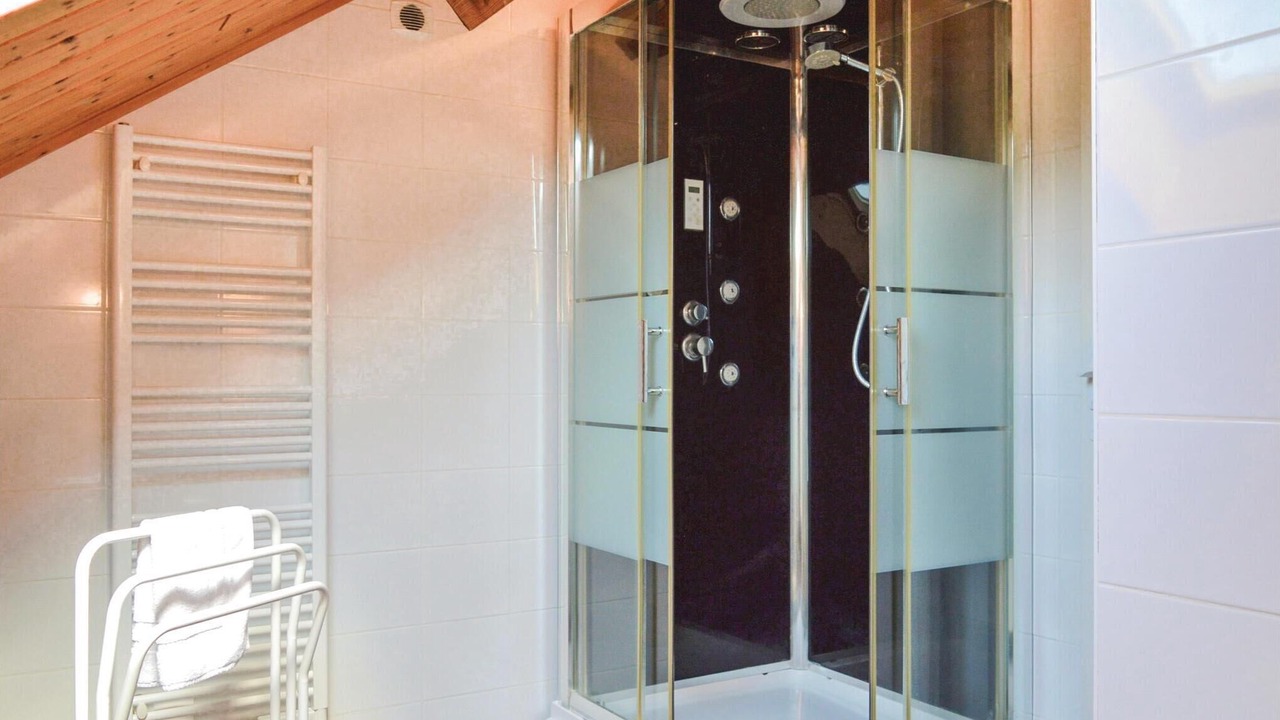 Photo of Bathroom in Roisel
