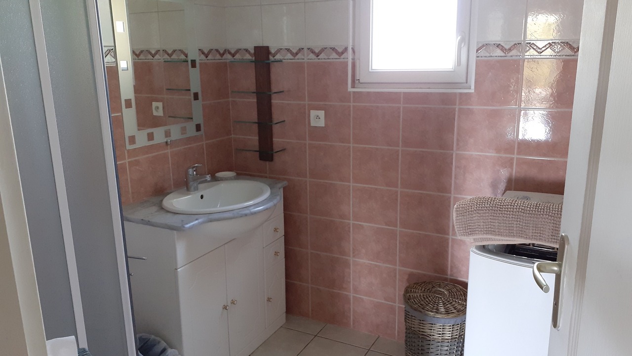Photo of Bathroom in Therouldeville