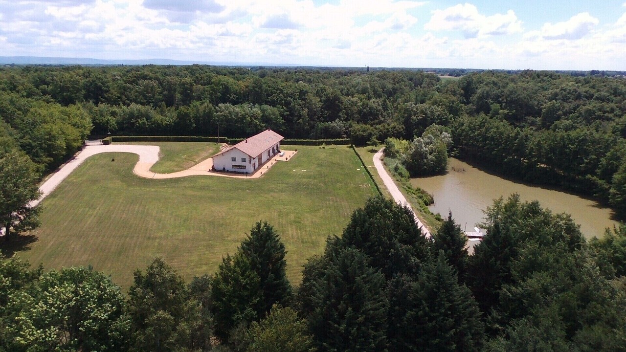 Photo of Outdoor in Romenay