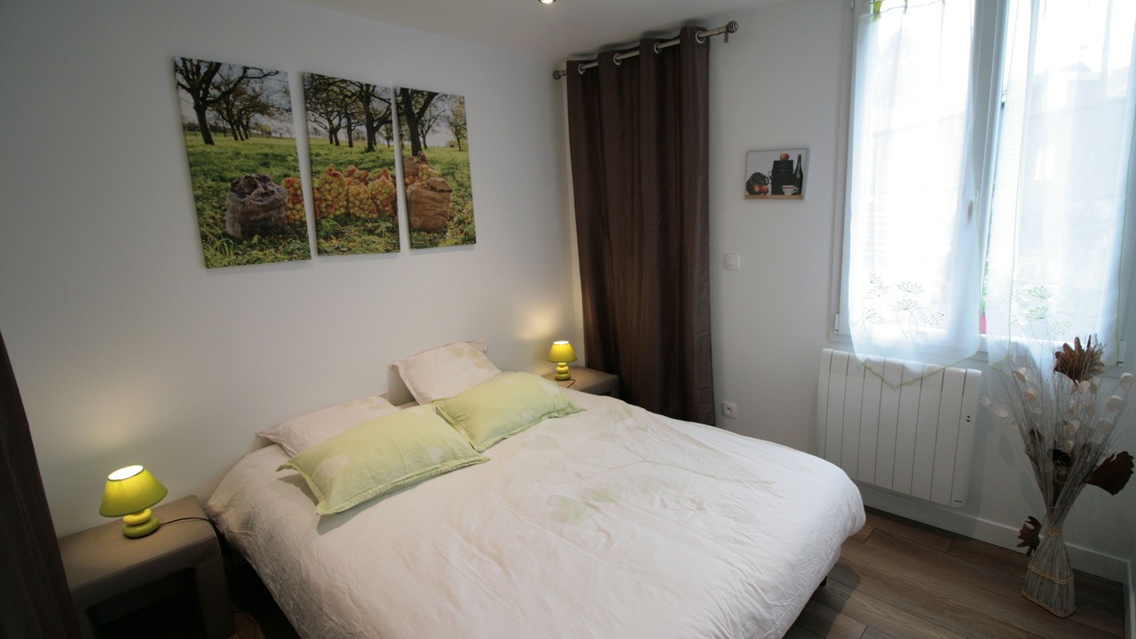 Photo of Bedroom in Lisieux