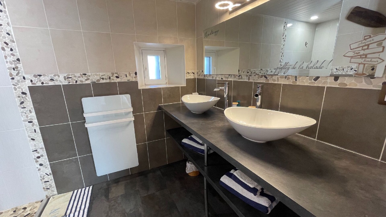 Photo of Bathroom in Surdres