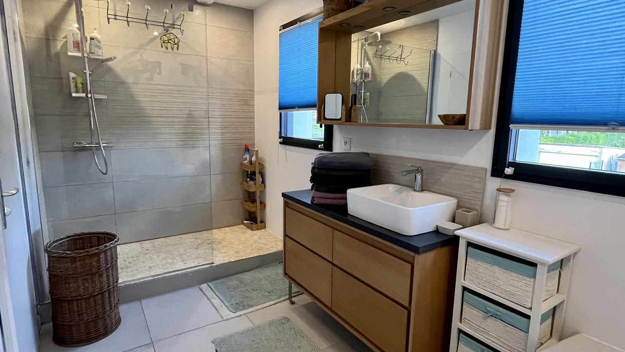 Photo of Bathroom in Perenchies