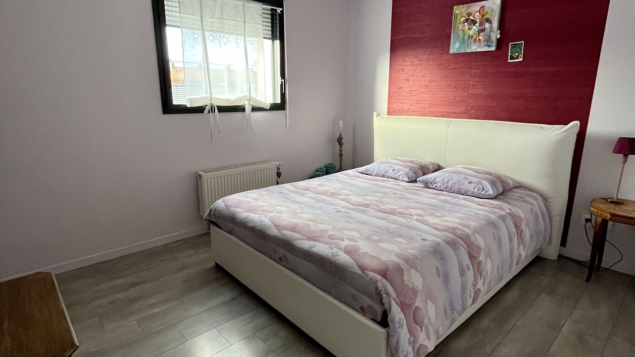 Photo of Bedroom in Perenchies