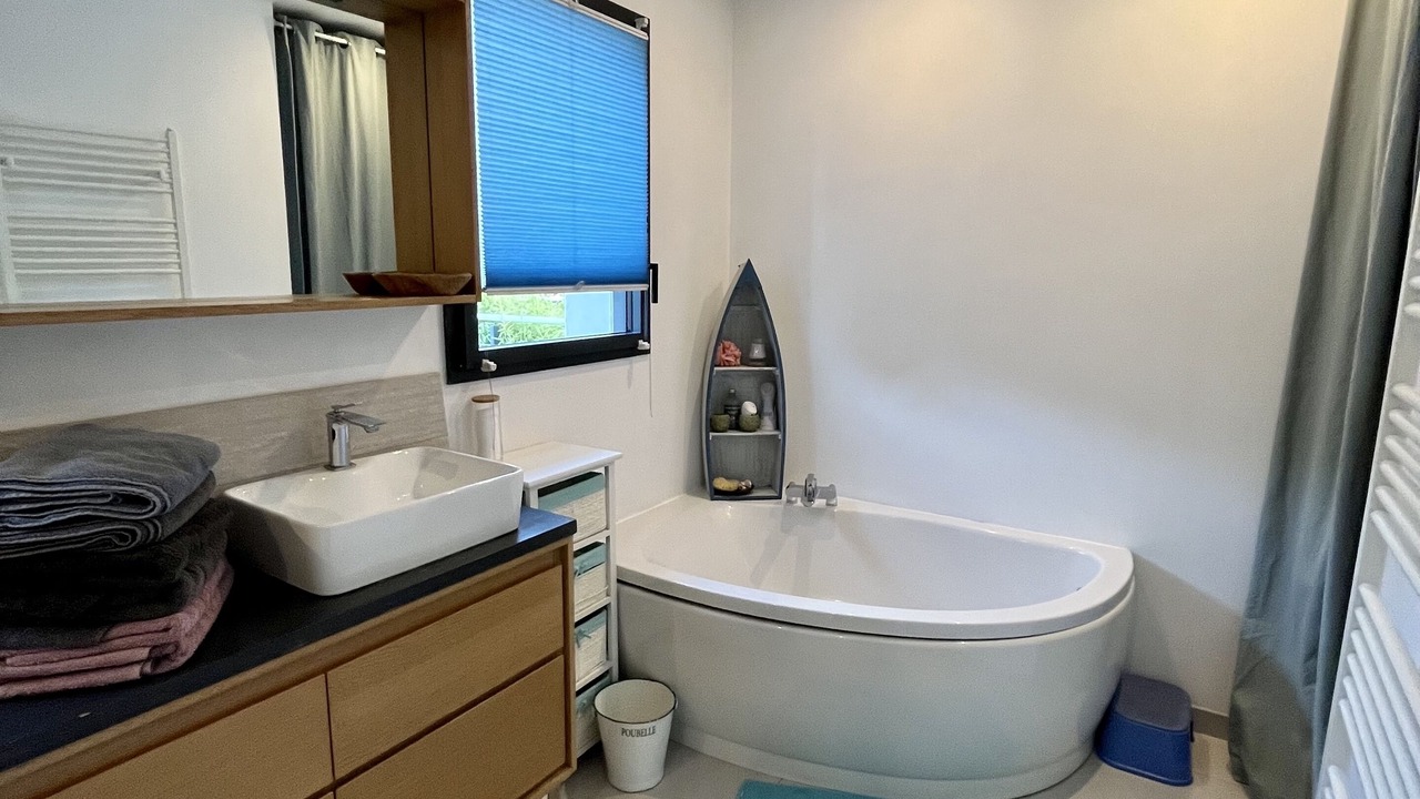 Photo of Bathroom in Perenchies