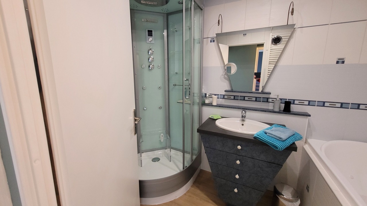 Photo of Bathroom in Dunkirk