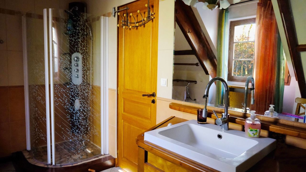 Photo of Bathroom in Pullay