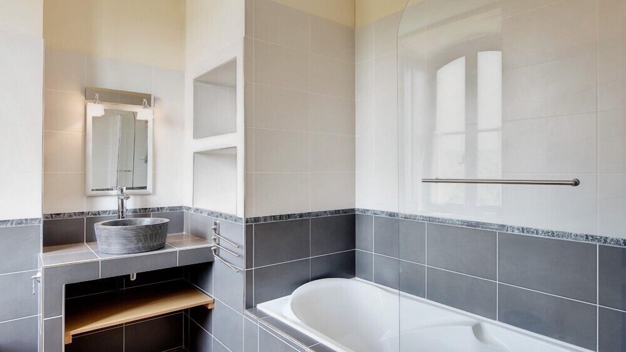 Photo of Bathroom in Mercurey