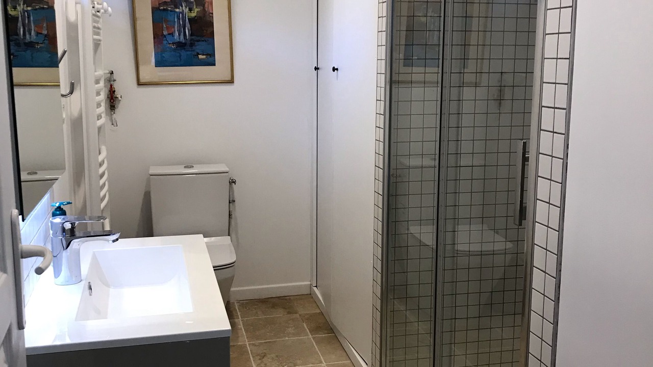 Photo of Bathroom in Deauville City Centre