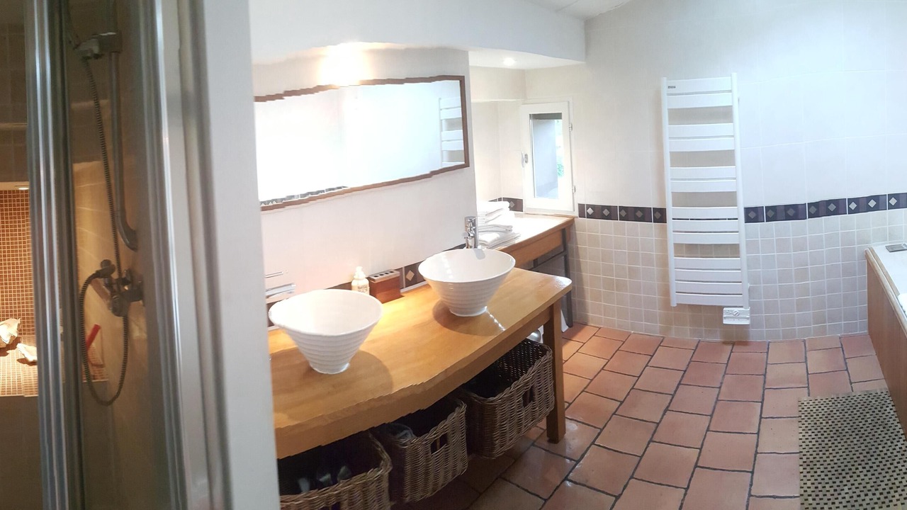 Photo of Bathroom in Pommard